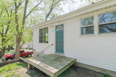 Tiny photo for 1213 Barker Street, Bloomington, IL 61701 (MLS # 12608285)