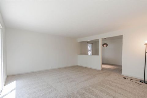 Tiny photo for 1213 Barker Street, Bloomington, IL 61701 (MLS # 12608285)