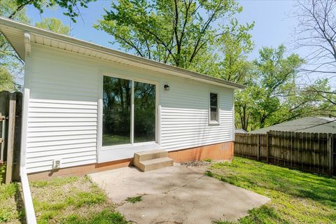 Tiny photo for 1213 Barker Street, Bloomington, IL 61701 (MLS # 12608285)