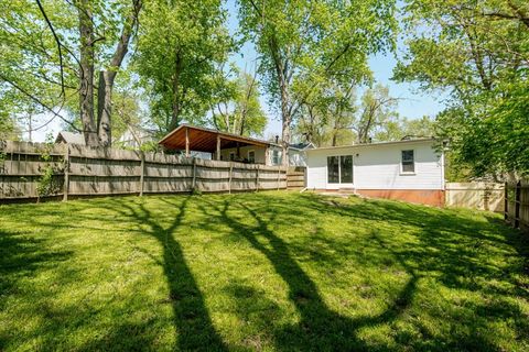 Tiny photo for 1213 Barker Street, Bloomington, IL 61701 (MLS # 12608285)