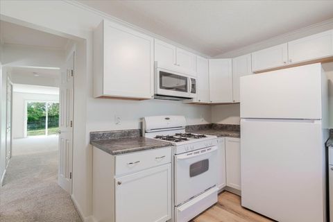 Tiny photo for 1213 Barker Street, Bloomington, IL 61701 (MLS # 12608285)