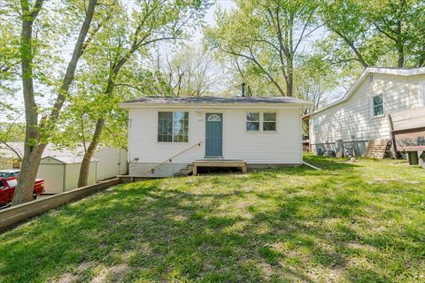 Photo of 1213 Barker Street, Bloomington, IL 61701 (MLS # 12608285)