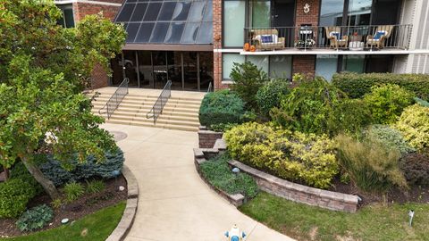 Tiny photo for 2 S Atrium Way #203, Elmhurst, IL 60126 (MLS # 12499259)