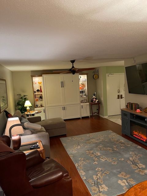 Tiny photo for 2 S Atrium Way #203, Elmhurst, IL 60126 (MLS # 12499259)