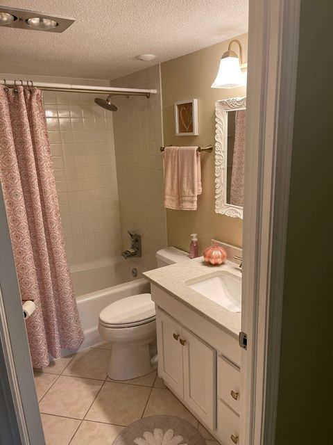 Tiny photo for 2 S Atrium Way #203, Elmhurst, IL 60126 (MLS # 12499259)