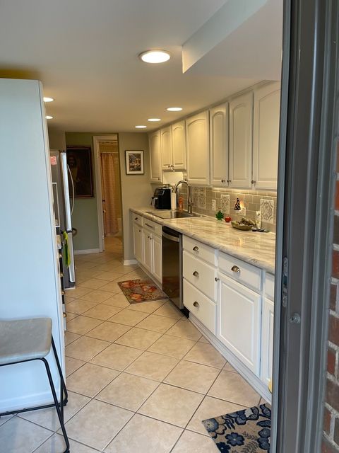 Tiny photo for 2 S Atrium Way #203, Elmhurst, IL 60126 (MLS # 12499259)