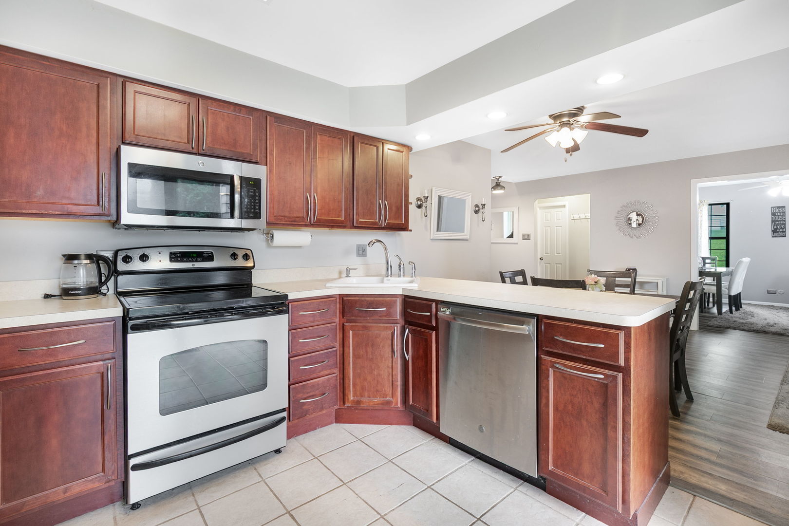 736 Glen Way 736