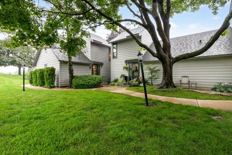 Photo of 736 Glen Way #736, Gurnee, IL 60031 (MLS # 12688936)