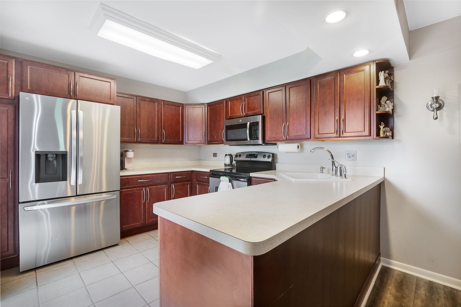 736 Glen Way 736