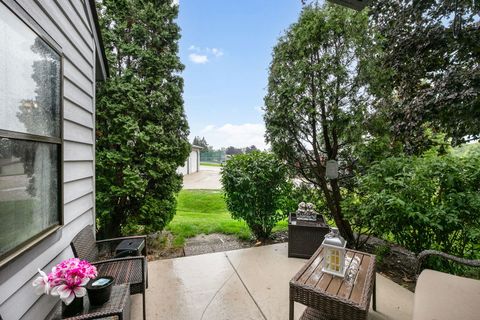 Tiny photo for 736 Glen Way #736, Gurnee, IL 60031 (MLS # 12688936)