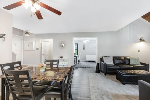 Tiny photo for 736 Glen Way #736, Gurnee, IL 60031 (MLS # 12688936)