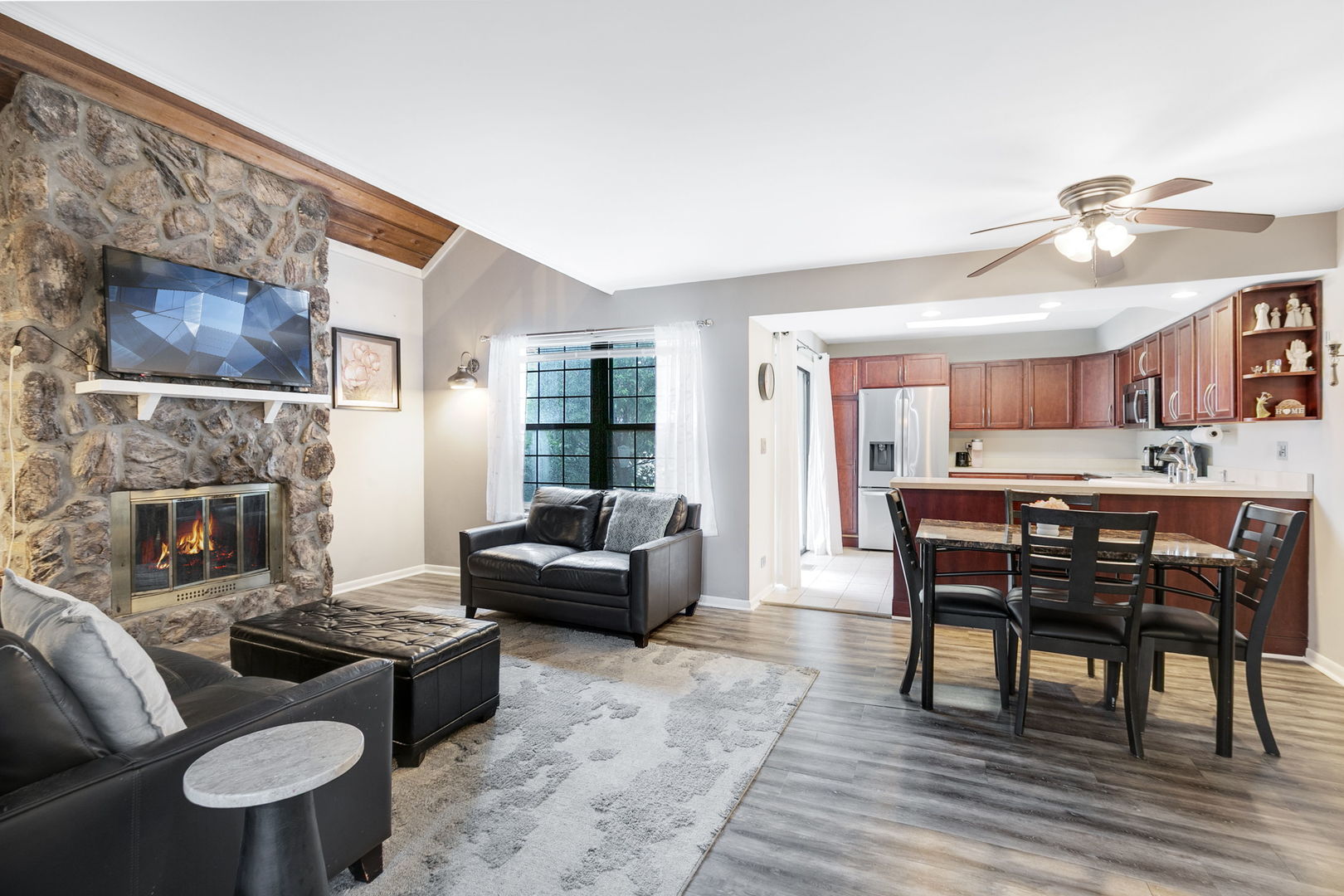 736 Glen Way 736