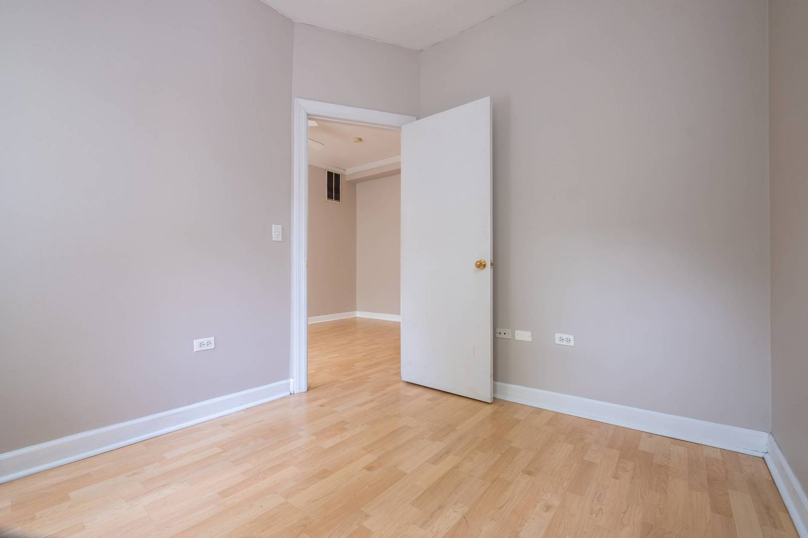 738 W Briar Place 302