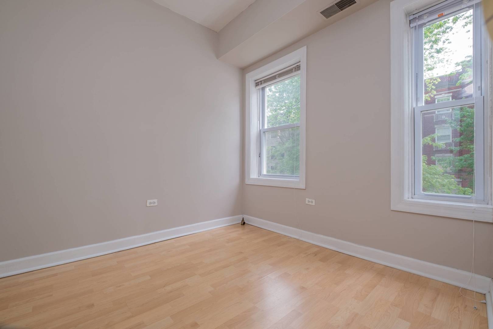 738 W Briar Place 302