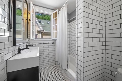 Tiny photo for 4748 N Beacon Street, Chicago, IL 60640 (MLS # 12390675)