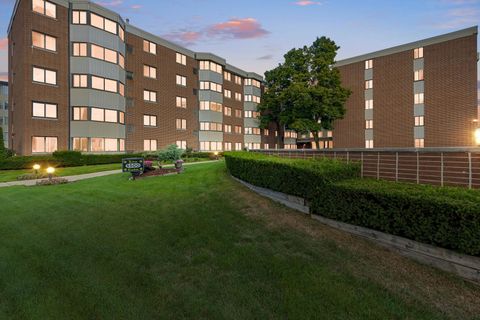 Tiny photo for 5500 Lincoln Avenue #116E, Morton Grove, IL 60053 (MLS # 12489782)
