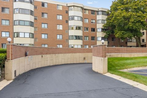 Tiny photo for 5500 Lincoln Avenue #116E, Morton Grove, IL 60053 (MLS # 12489782)
