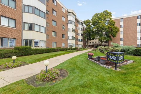Tiny photo for 5500 Lincoln Avenue #116E, Morton Grove, IL 60053 (MLS # 12489782)