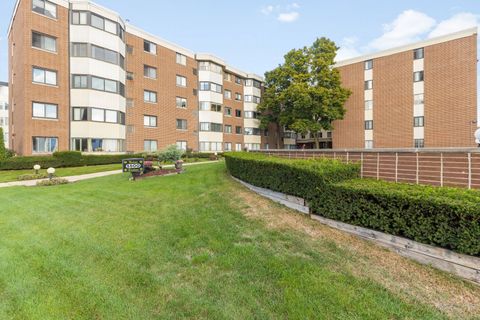 Photo of 5500 Lincoln Avenue #116E, Morton Grove, IL 60053 (MLS # 12489782)
