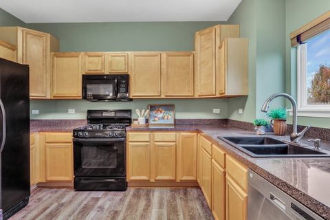 Tiny photo for 77 BRIDLEPATH Drive, Lindenhurst, IL 60046 (MLS # 12517547)