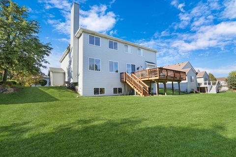 Tiny photo for 77 BRIDLEPATH Drive, Lindenhurst, IL 60046 (MLS # 12517547)