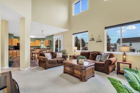 Tiny photo for 77 BRIDLEPATH Drive, Lindenhurst, IL 60046 (MLS # 12517547)