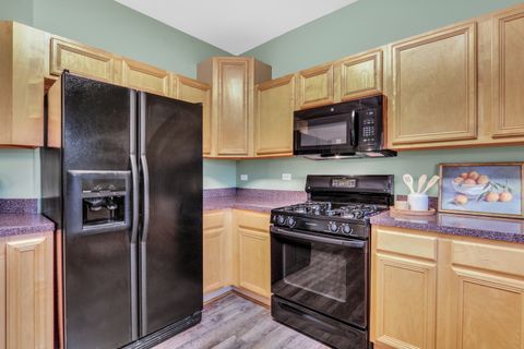 Tiny photo for 77 BRIDLEPATH Drive, Lindenhurst, IL 60046 (MLS # 12517547)