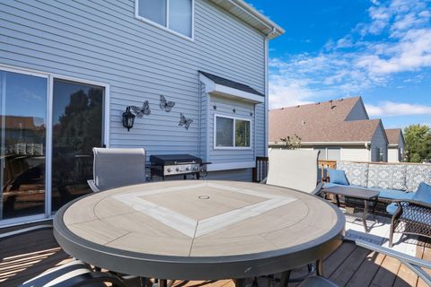 Tiny photo for 77 BRIDLEPATH Drive, Lindenhurst, IL 60046 (MLS # 12517547)