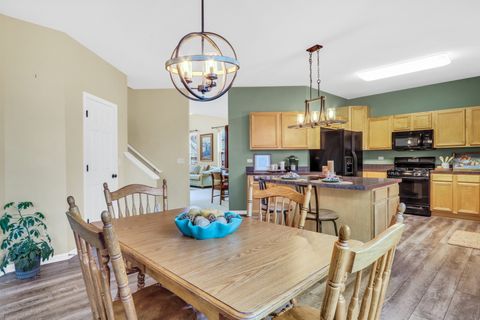 Tiny photo for 77 BRIDLEPATH Drive, Lindenhurst, IL 60046 (MLS # 12517547)