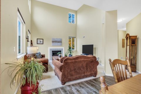 Tiny photo for 77 BRIDLEPATH Drive, Lindenhurst, IL 60046 (MLS # 12517547)