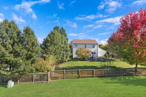 Tiny photo for 77 BRIDLEPATH Drive, Lindenhurst, IL 60046 (MLS # 12517547)