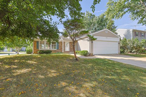 Photo of 1901 Kingsley Drive, Schaumburg, IL 60194 (MLS # 12486410)