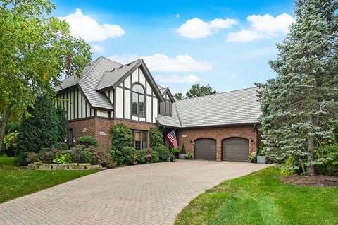 Photo of 704 Kenmare Drive, Burr Ridge, IL 60527 (MLS # 12783132)