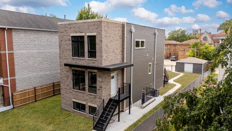 Photo of 306 N Parkside Avenue, Chicago, IL 60644 (MLS # 12716495)