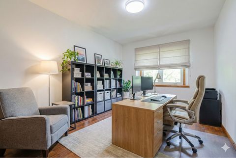 Tiny photo for 1008 Arbor Court, Mount Prospect, IL 60056 (MLS # 12453809)