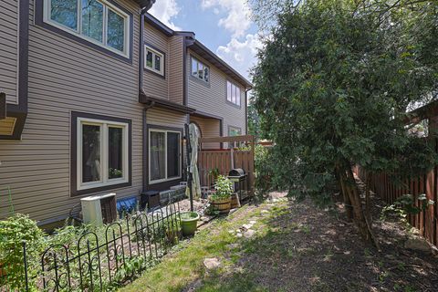 Tiny photo for 1008 Arbor Court, Mount Prospect, IL 60056 (MLS # 12453809)