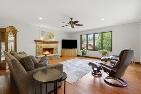 Tiny photo for 1018 S Ahrens Avenue, Lombard, IL 60148 (MLS # 12646362)