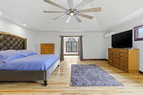 Tiny photo for 1018 S Ahrens Avenue, Lombard, IL 60148 (MLS # 12646362)