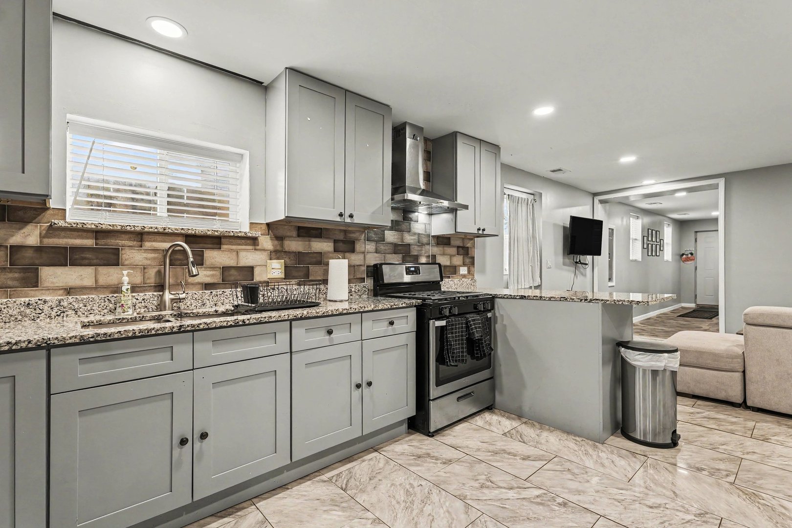 Properties 4 214 Chicago Avenue