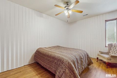 Tiny photo for 315 N 9TH Street, Clinton, IA 52732 (MLS # QC4262787)