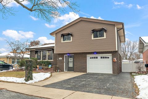 Tiny photo for 10657 Laramie Avenue, Oak Lawn, IL 60453 (MLS # 12532812)