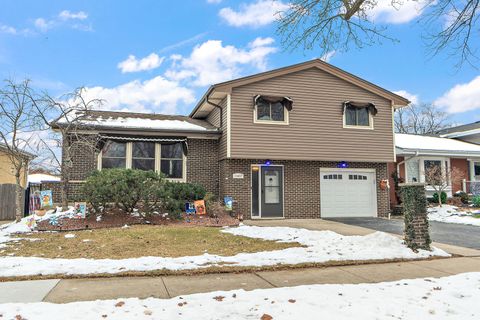 Photo of 10657 Laramie Avenue, Oak Lawn, IL 60453 (MLS # 12532812)