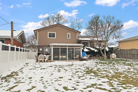Tiny photo for 10657 Laramie Avenue, Oak Lawn, IL 60453 (MLS # 12532812)