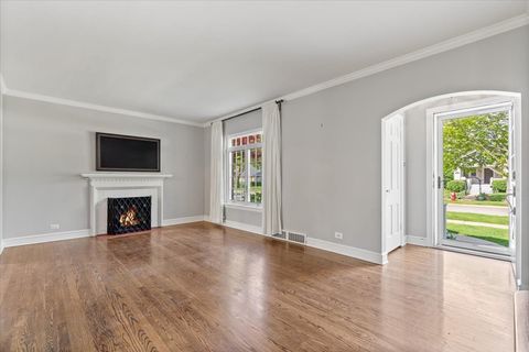Tiny photo for 545 S Evergreen Avenue, Arlington Heights, IL 60005 (MLS # 12640267)