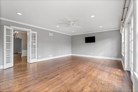Tiny photo for 545 S Evergreen Avenue, Arlington Heights, IL 60005 (MLS # 12640267)