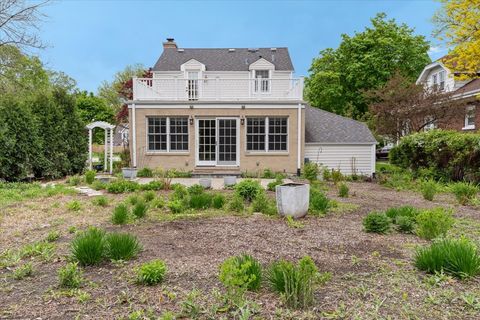 Tiny photo for 545 S Evergreen Avenue, Arlington Heights, IL 60005 (MLS # 12640267)