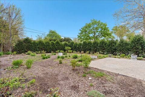 Tiny photo for 545 S Evergreen Avenue, Arlington Heights, IL 60005 (MLS # 12640267)