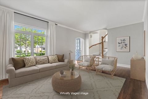 Tiny photo for 545 S Evergreen Avenue, Arlington Heights, IL 60005 (MLS # 12640267)