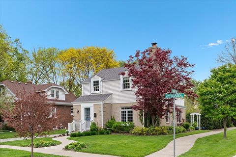 Tiny photo for 545 S Evergreen Avenue, Arlington Heights, IL 60005 (MLS # 12640267)