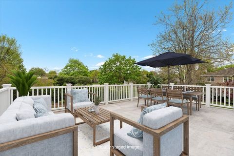 Tiny photo for 545 S Evergreen Avenue, Arlington Heights, IL 60005 (MLS # 12640267)